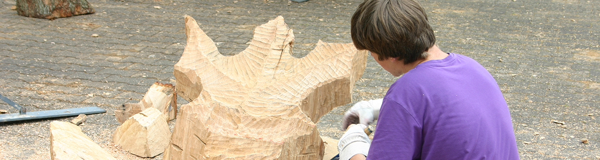 Beitragsbild_Holz_Kunstwerk_Junge